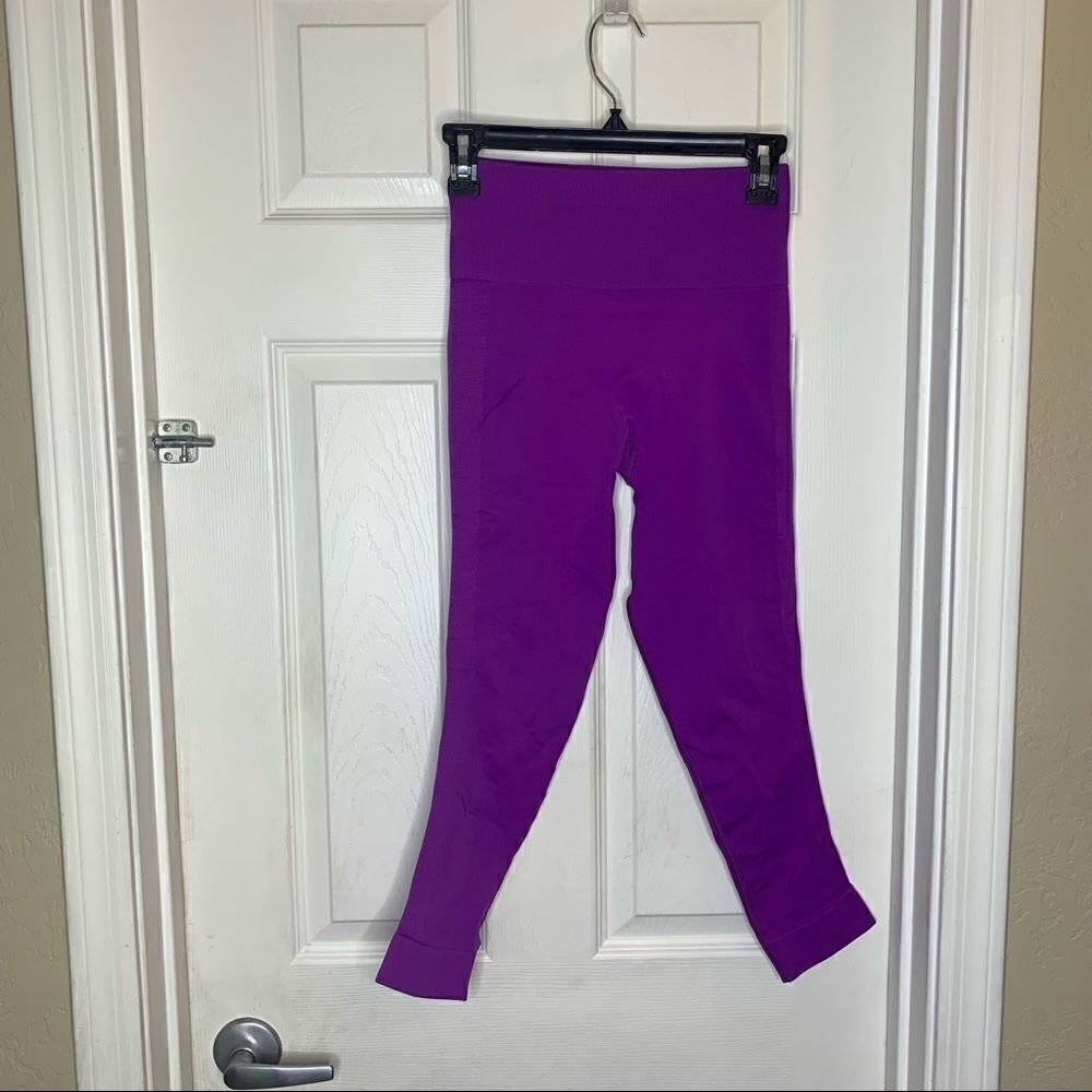Lululemon Zone In Crop In Tender Violet Size 6